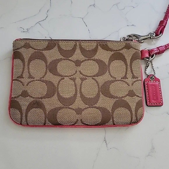 Coach wristlet, EUC🎉🎊 hot pink - Picture 5 of 6